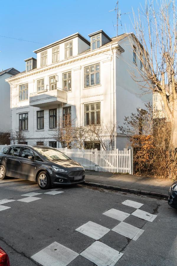 קופנהגן Rooms In Quiet White Villa Apartment Hortensiavej 8 On Frederiksberg C מראה חיצוני תמונה